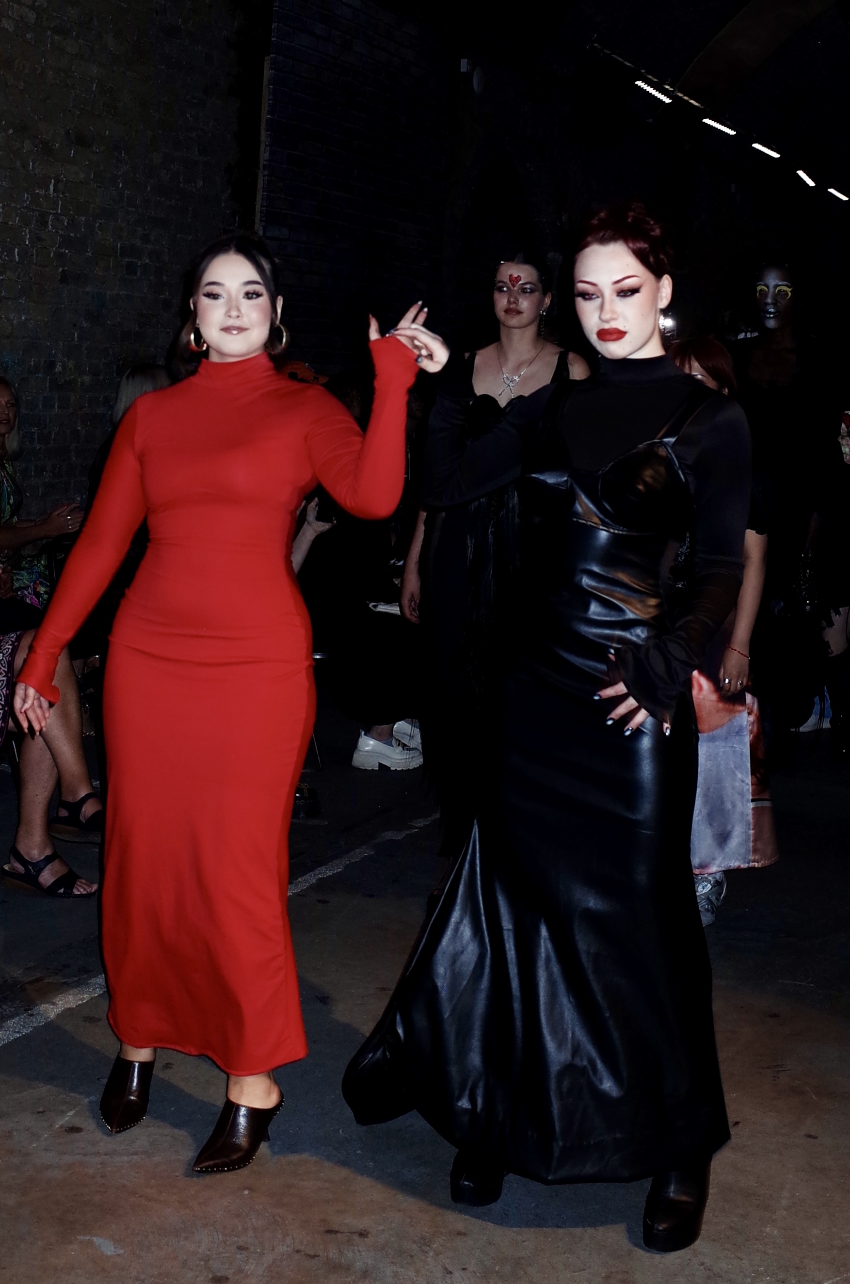 Noir Show, figures in red and black appearing together